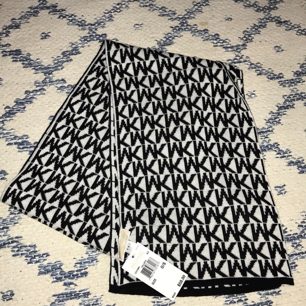 Never been worn Michael Kors scarf!